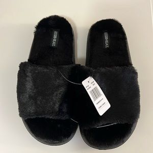 32 Heat Black Plush Cushion Slide L (9-10)